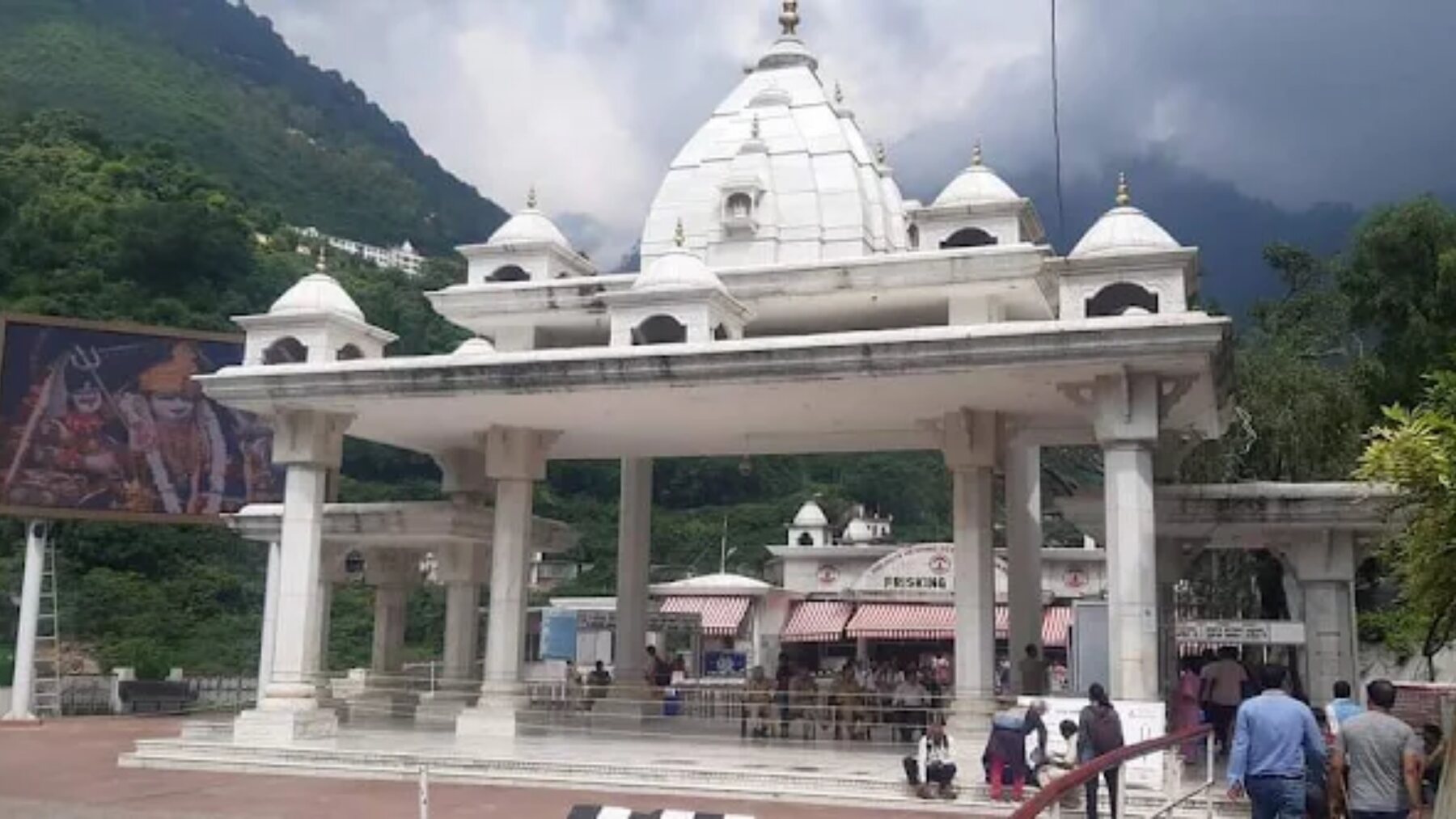 Mata Vaishno Devi Bhawan pilgrimage destination near Katra